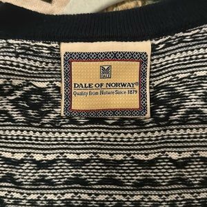 Beautiful DALE OF NORWAY Dale Classic sweater.